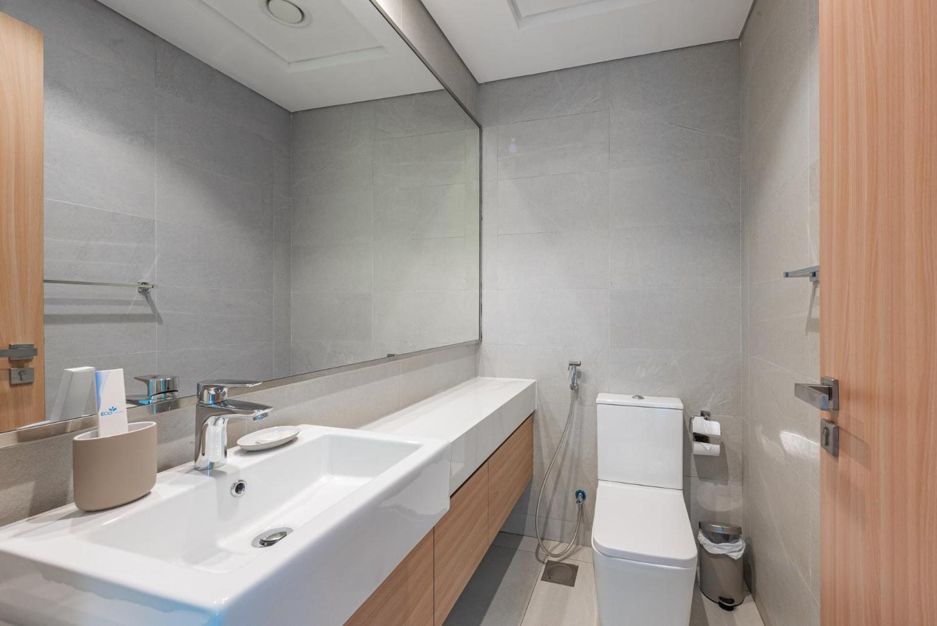 Ferienwohnung Cozy & Convenient 1Br Haven In Al Jaddaf Dubai Exterior foto
